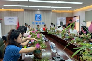 加福德：莱夫利现在状况良好 医护人员对他的脖子进行了更多检查