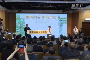 祸不单行！队记：奇才中锋加福德摔倒肘部受伤 预计缺席2到4周